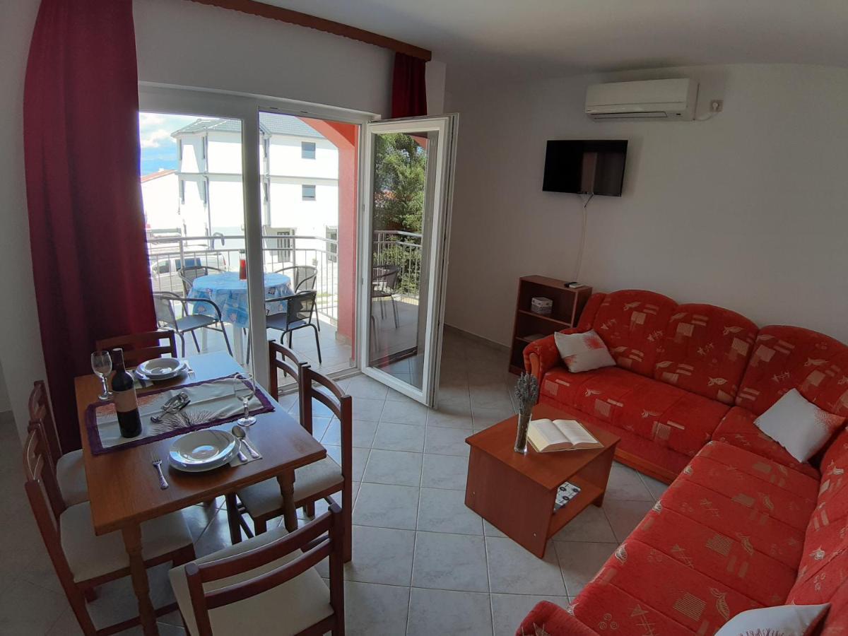 Apartments Mihael Malinska Exterior photo